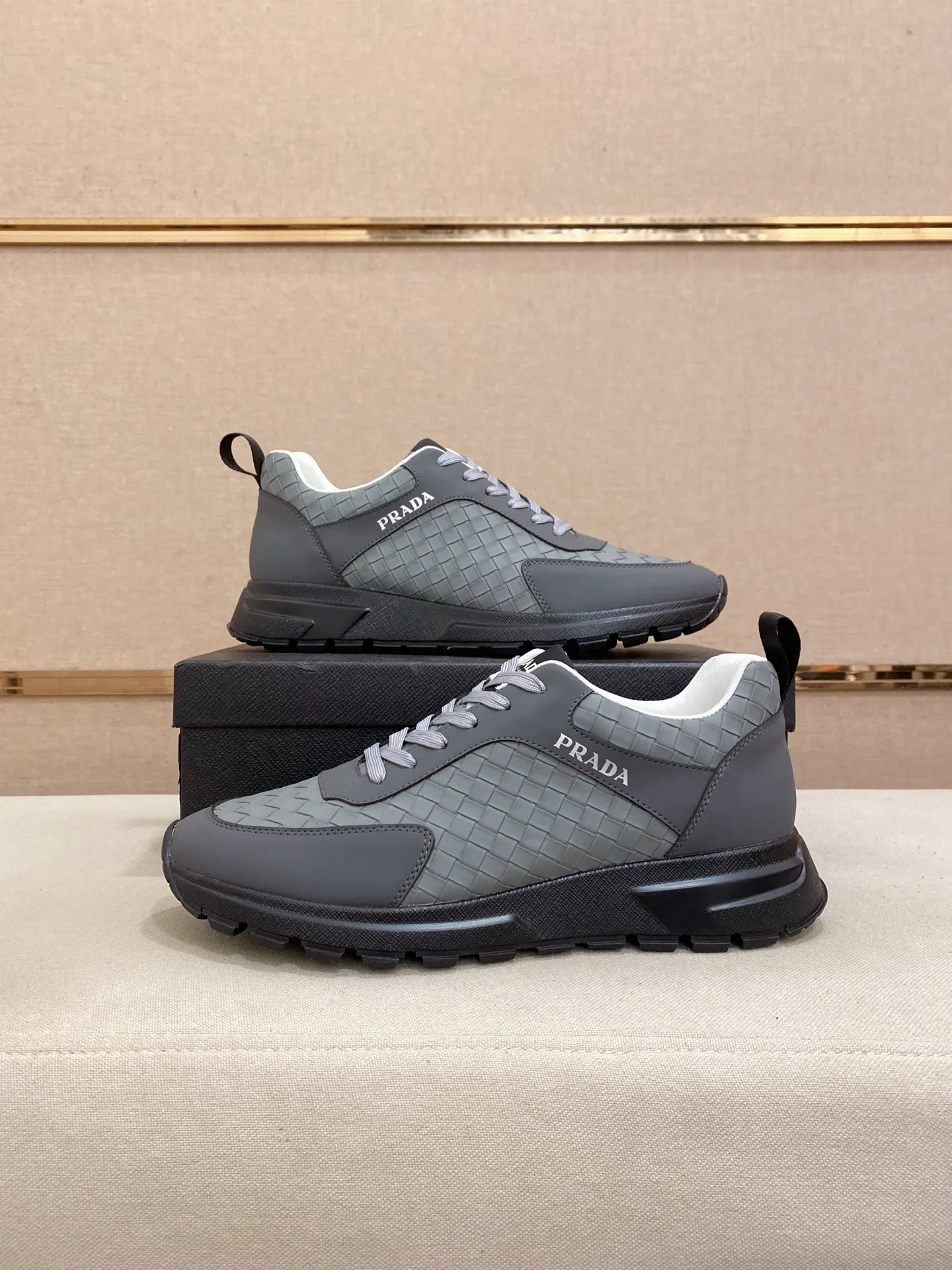 Men's men's shoes💰: 440💰[Prada～Prada] Trendy new styles are on the market. Same style as the official website. Counter quality. Original version. [Strong] [Strong] Imported selected first-layer cowhide. Comfortable and breathable sheepskin lining, fine workmanship, upper layer made of 100% pure cowhide, original last shape, comfortable on the feet, shoe sizes 38 to 44